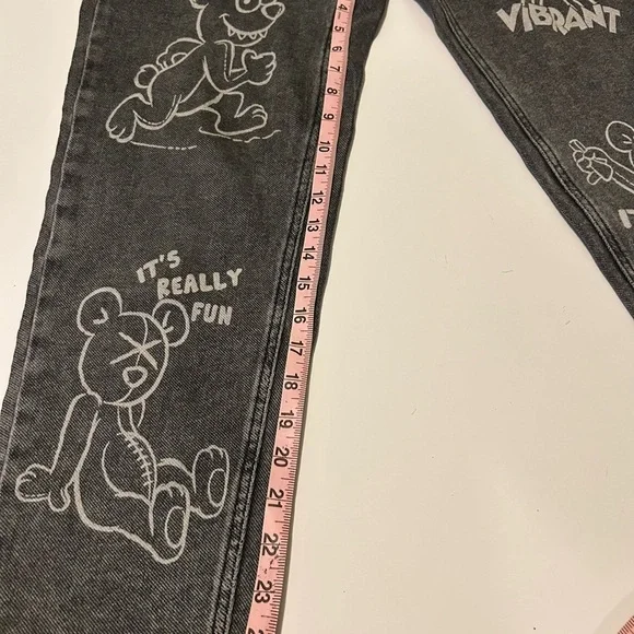 High Stretch Mid-Rise Barrel Jeas Fashion Black Animation Graphics Sz 28 - Picture 11 of 15